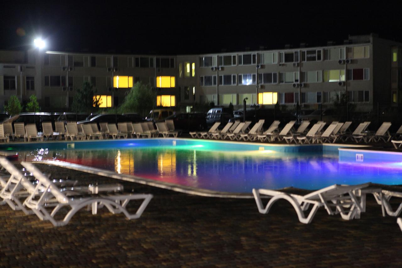 Hotel Promenad Zatoka Buitenkant foto